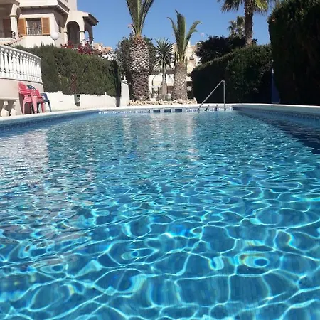 Residencia Alhambra Cisnes Апартаменты Торевьиа