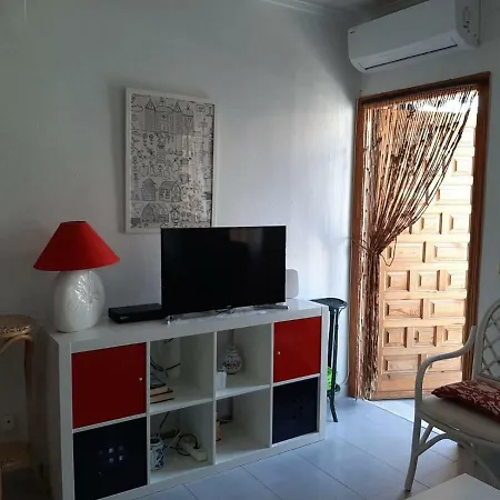 Residencia Alhambra Cisnes Apartment *