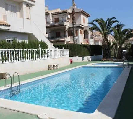Residencia Alhambra Cisnes * Torrevieja